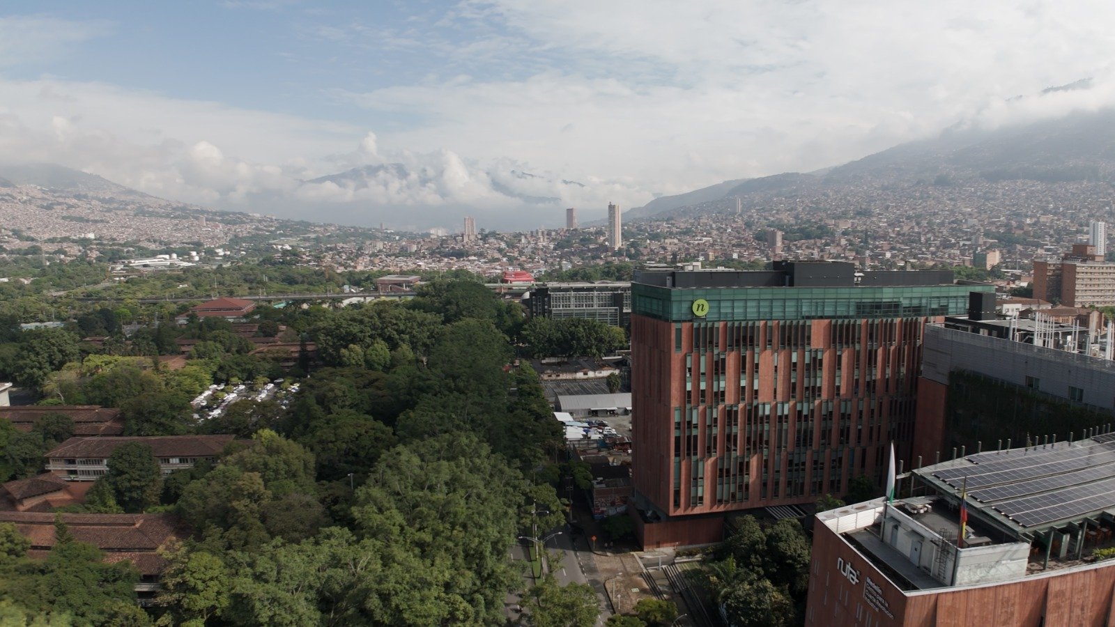 Medellín consolida su liderazgo emprendedor en el Reporte GEIAL 2025